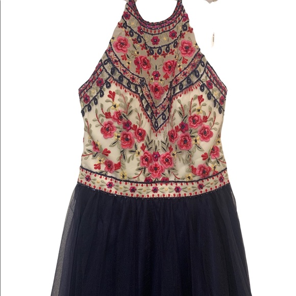 Prom dress, size six, like new, blue, beaded top, sleeveless, backless - Picture 4 of 8